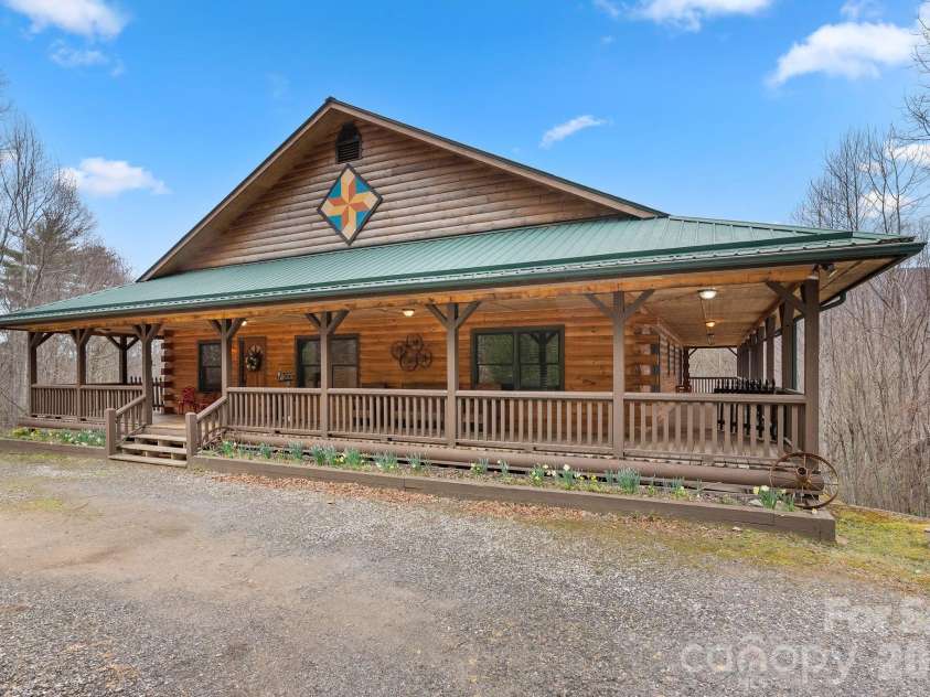 264 Moonbeam Lane, Clyde, NC 28721.  MLS# CAR4344576, YatesRealty ID 3856. 