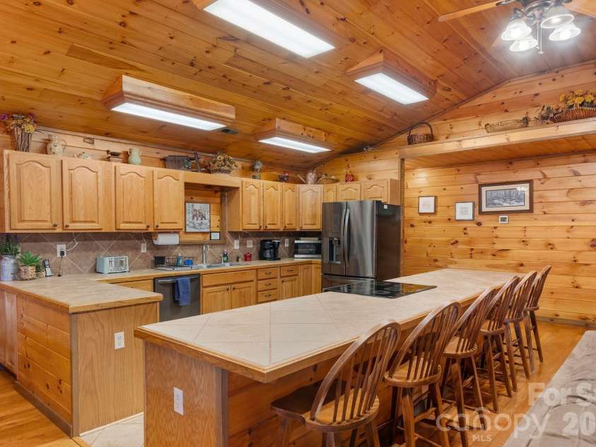 264 Moonbeam Lane, Clyde, NC 28721.  MLS# CAR4344576, YatesRealty ID 3856. Kitchen