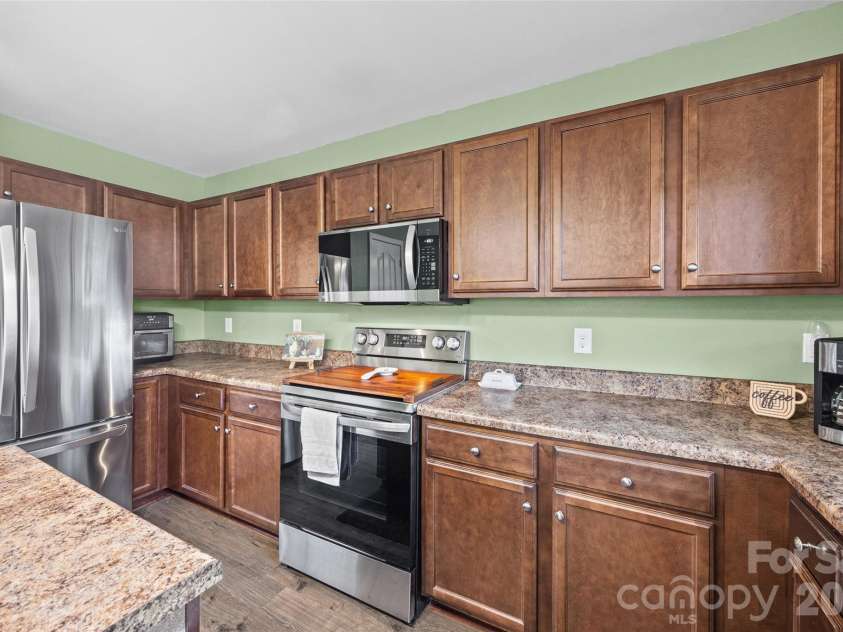 1772 Eastway Drive, Dallas, NC 28034.  MLS# CAR4404398, YatesRealty ID 38560. 