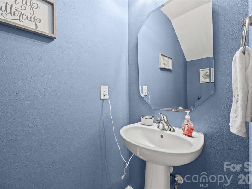 1772 Eastway Drive, Dallas, NC 28034.  MLS# CAR4404398, YatesRealty ID 38560. 