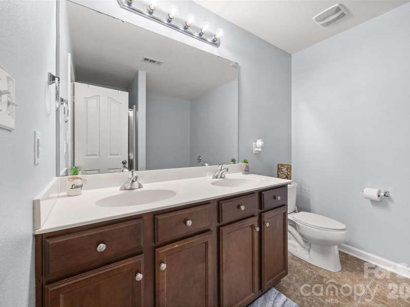 1772 Eastway Drive, Dallas, NC 28034.  MLS# CAR4404398, YatesRealty ID 38560. DOUBLE SINKS