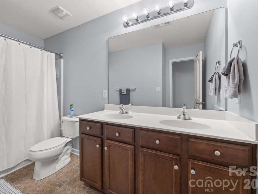 1772 Eastway Drive, Dallas, NC 28034.  MLS# CAR4404398, YatesRealty ID 38560. DOUBLE SINKS IN HALL BATH!