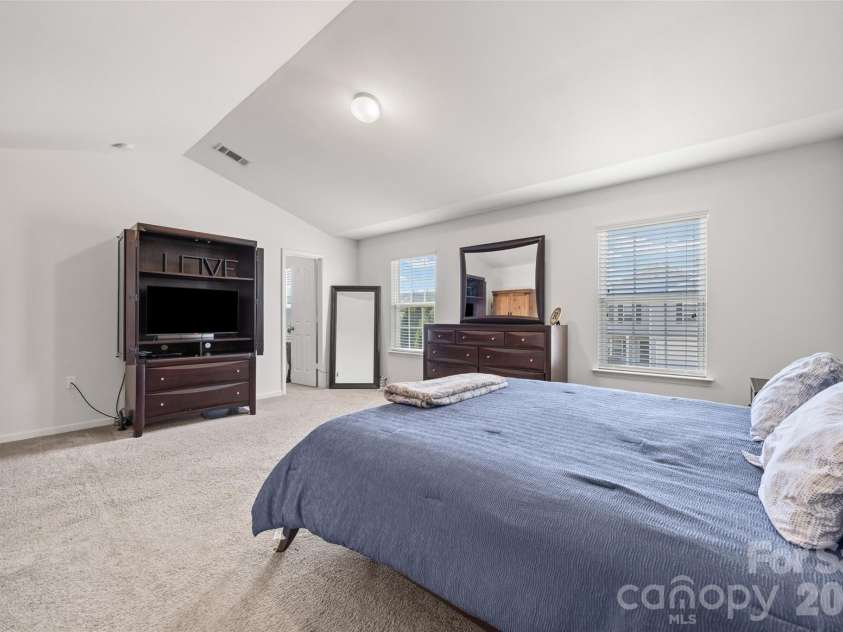 1772 Eastway Drive, Dallas, NC 28034.  MLS# CAR4404398, YatesRealty ID 38560. HUGE OWNER'S SUITE!