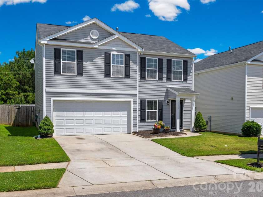 1772 Eastway Drive, Dallas, NC 28034.  MLS# CAR4404398, YatesRealty ID 38560. WELCOME HOME!