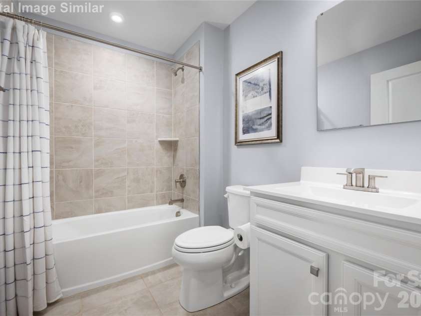 337 Linwood Estates Drive, Lexington, NC 27292.  MLS# CAR4406073, YatesRealty ID 38564. A fresh, functional hall bathroom designed for comfortable sharing.