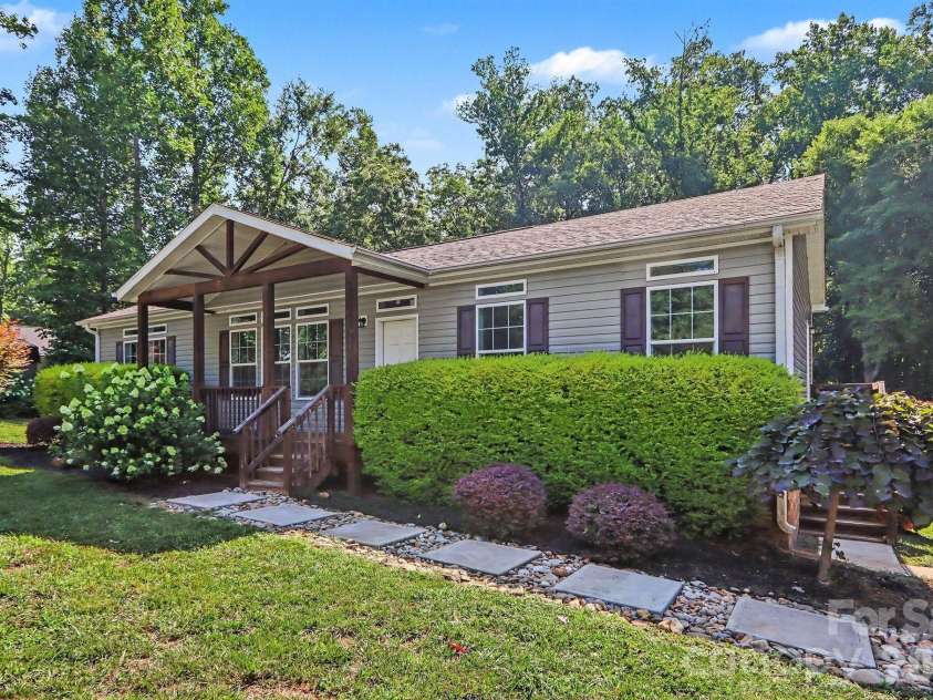 806 New Castle Court, Albemarle, NC 28001.  MLS# CAR4405714, YatesRealty ID 38565. 