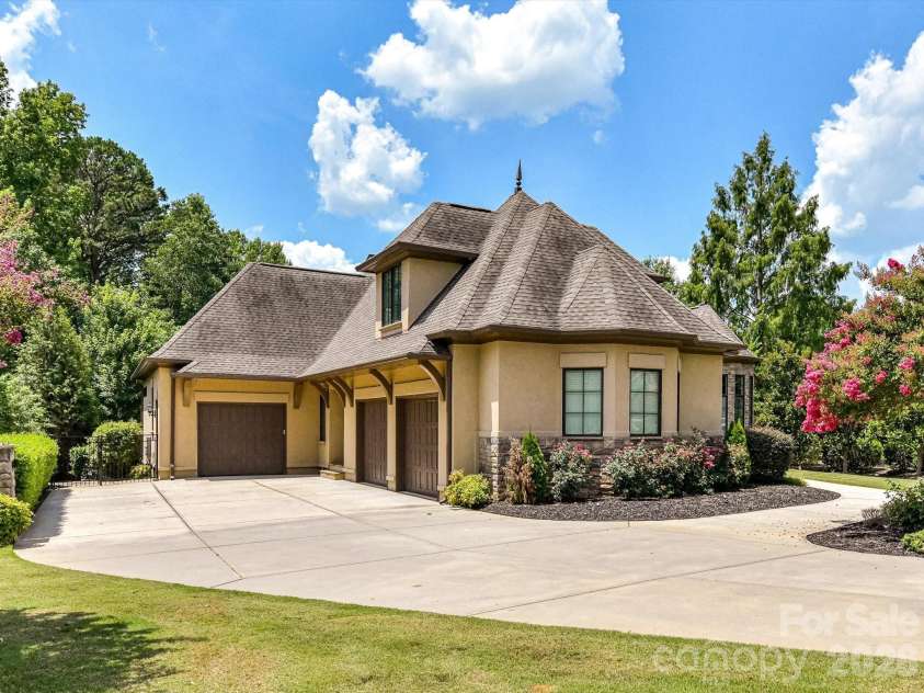 8119 Skyecroft Commons Drive, Waxhaw, NC 28173.  MLS# CAR4406109, YatesRealty ID 38567. 
