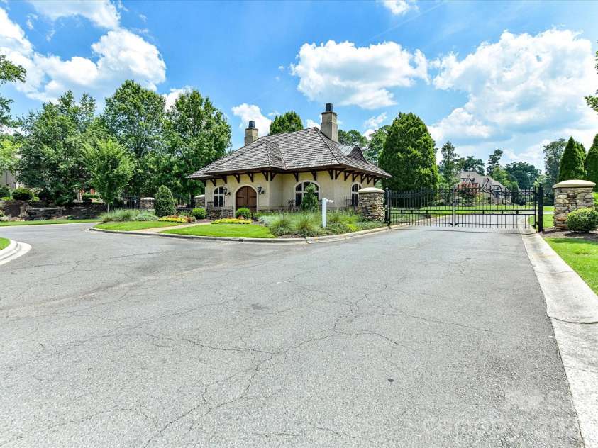 8119 Skyecroft Commons Drive, Waxhaw, NC 28173.  MLS# CAR4406109, YatesRealty ID 38567. 