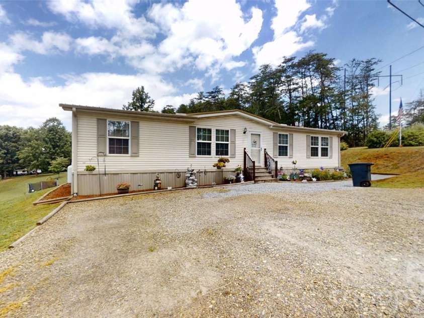 75 Pine Mount Road, Weaverville, NC 28787.  MLS# CAR4406125, YatesRealty ID 38568. 