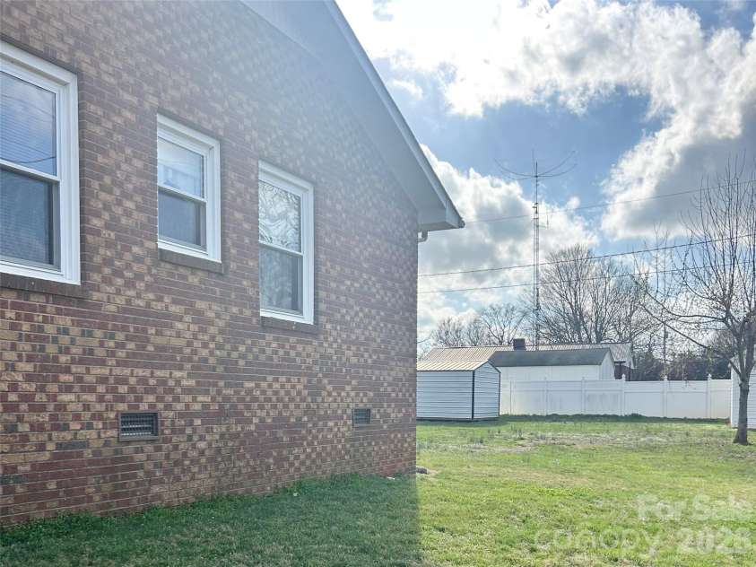 357 Pruitt Houser Street, Lincolnton, NC 28092.  MLS# CAR4356050, YatesRealty ID 3857. Side yard