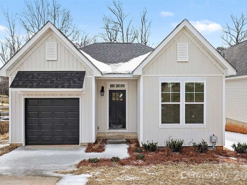 510 Mill Street, Lowell, NC 28098.  MLS# CAR4342536, YatesRealty ID 3857. 