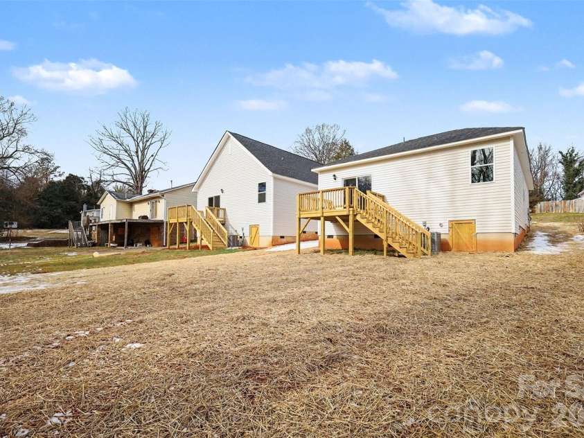 510 Mill Street, Lowell, NC 28098.  MLS# CAR4342536, YatesRealty ID 3857. 