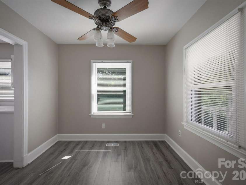 1060 14th Avenue, Hickory, NC 28601.  MLS# CAR4405421, YatesRealty ID 38570. 