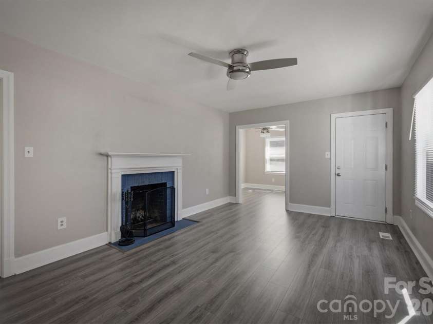 1060 14th Avenue, Hickory, NC 28601.  MLS# CAR4405421, YatesRealty ID 38570. 