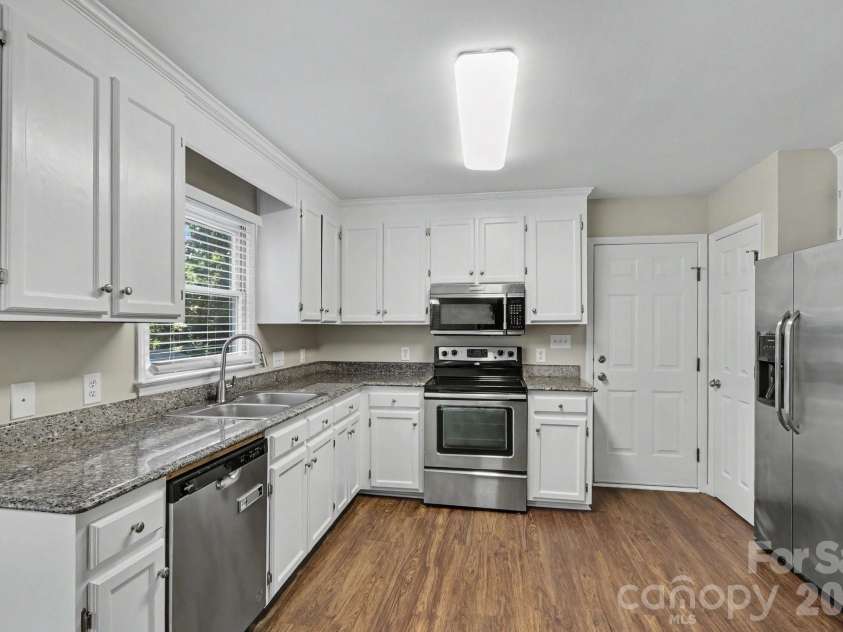 4719 Beech Crest Place, Charlotte, NC 28269.  MLS# CAR4397161, YatesRealty ID 38573. 
