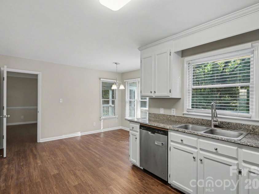 4719 Beech Crest Place, Charlotte, NC 28269.  MLS# CAR4397161, YatesRealty ID 38573. 