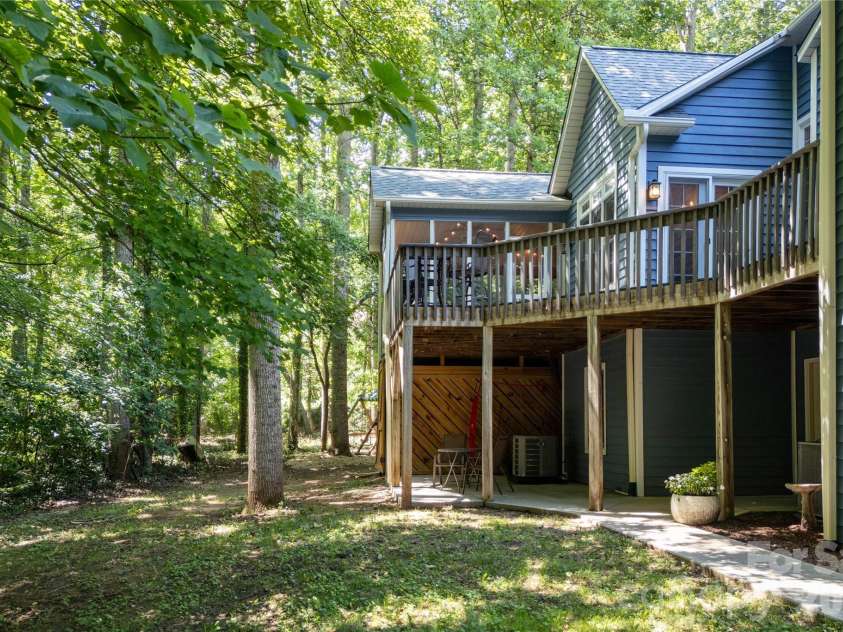 7 Oak Hollow Drive, Asheville, NC 28805.  MLS# CAR4406097, YatesRealty ID 38574. 