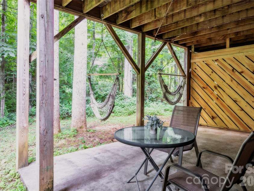 7 Oak Hollow Drive, Asheville, NC 28805.  MLS# CAR4406097, YatesRealty ID 38574. 