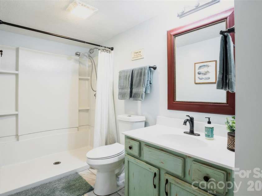 7 Oak Hollow Drive, Asheville, NC 28805.  MLS# CAR4406097, YatesRealty ID 38574. Basement Apt Bathroom