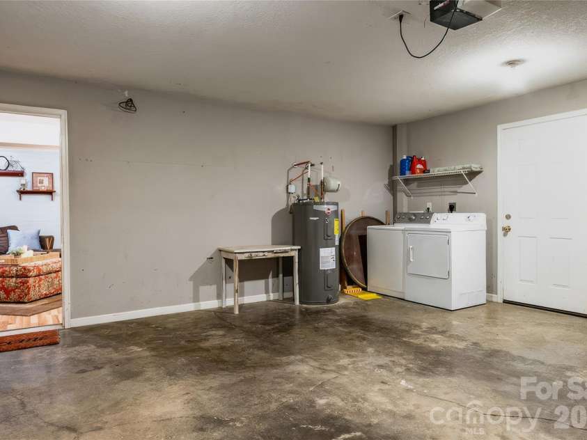 7 Oak Hollow Drive, Asheville, NC 28805.  MLS# CAR4406097, YatesRealty ID 38574. Basement Apt Garage