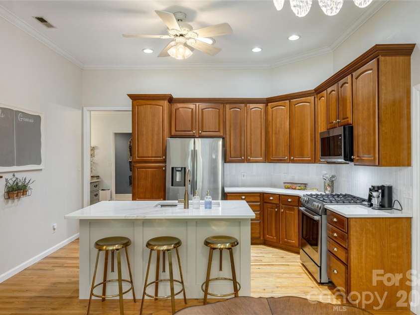 7 Oak Hollow Drive, Asheville, NC 28805.  MLS# CAR4406097, YatesRealty ID 38574. Kitchen