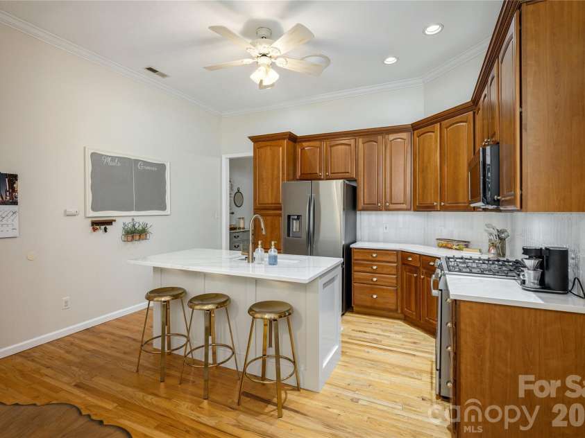 7 Oak Hollow Drive, Asheville, NC 28805.  MLS# CAR4406097, YatesRealty ID 38574. Kitchen