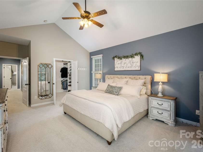 7 Oak Hollow Drive, Asheville, NC 28805.  MLS# CAR4406097, YatesRealty ID 38574. Main Level Primary Bedroom