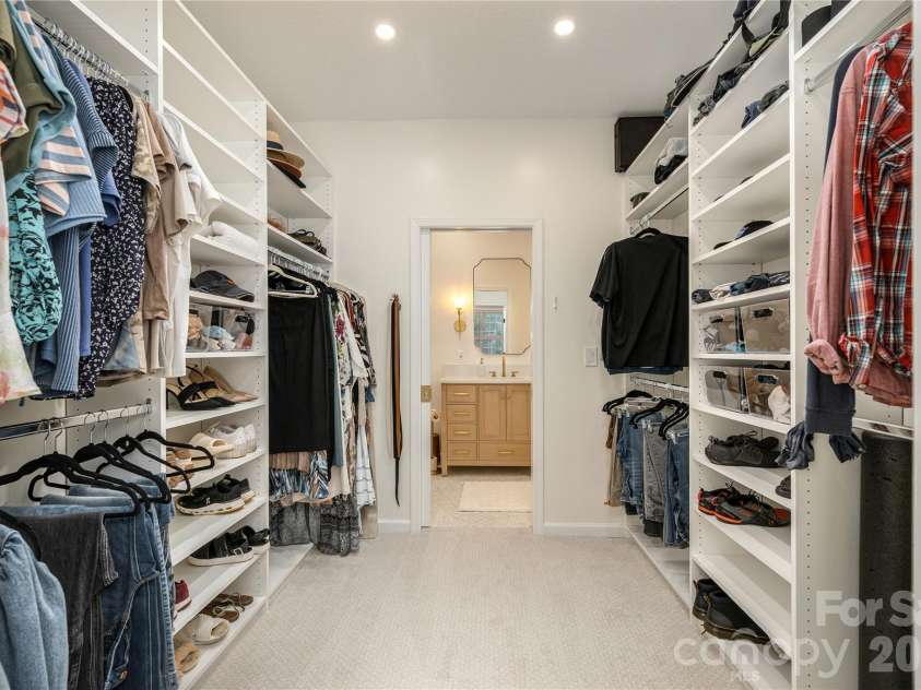 7 Oak Hollow Drive, Asheville, NC 28805.  MLS# CAR4406097, YatesRealty ID 38574. Main Level Primary Closet