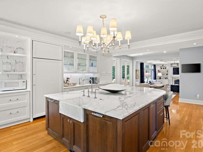 5411 Mirabell Road, Charlotte, NC 28226.  MLS# CAR4403718, YatesRealty ID 38575. 