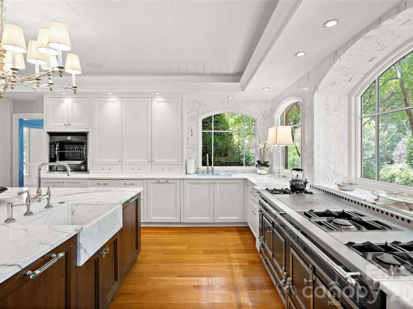 5411 Mirabell Road, Charlotte, NC 28226.  MLS# CAR4403718, YatesRealty ID 38575. 