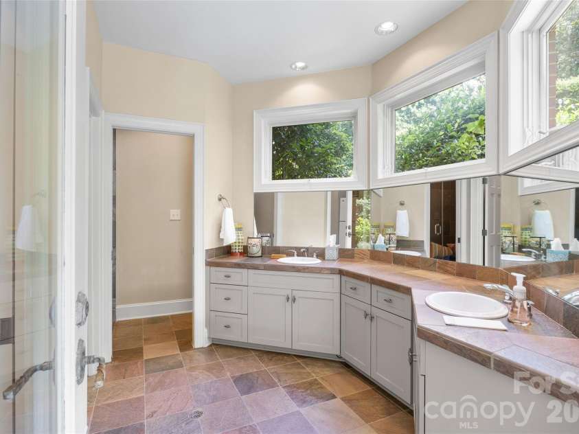 5411 Mirabell Road, Charlotte, NC 28226.  MLS# CAR4403718, YatesRealty ID 38575. 