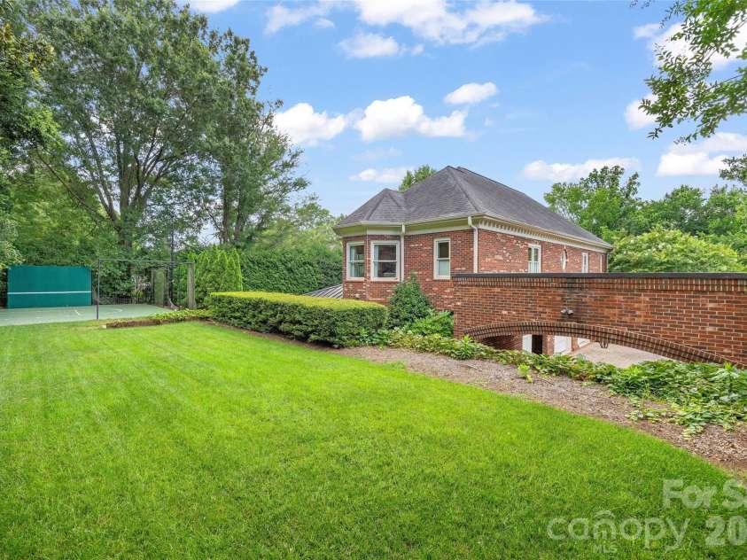 5411 Mirabell Road, Charlotte, NC 28226.  MLS# CAR4403718, YatesRealty ID 38575. 