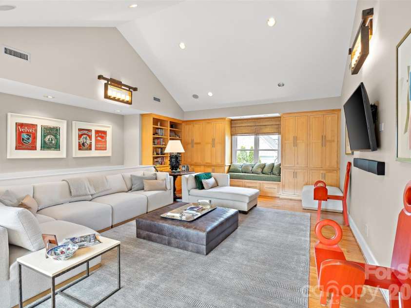 5411 Mirabell Road, Charlotte, NC 28226.  MLS# CAR4427068, YatesRealty ID 38575. 