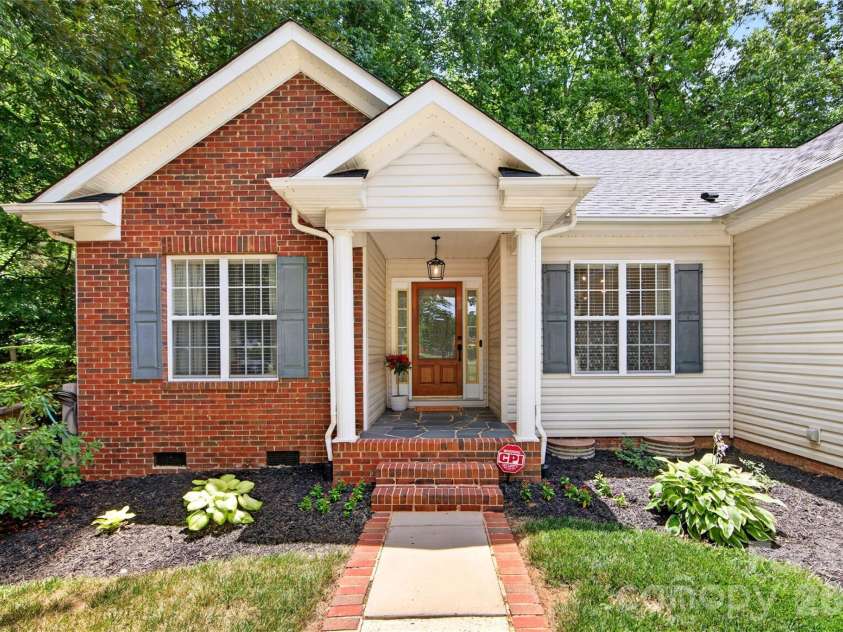 8121 Poplar Grove Circle, Waxhaw, NC 28173.  MLS# CAR4394015, YatesRealty ID 38578. 
