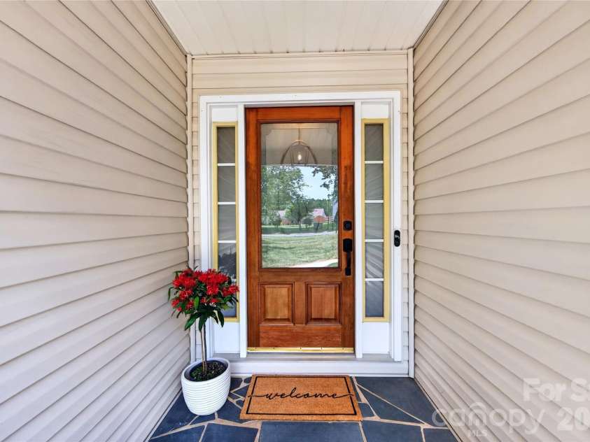 8121 Poplar Grove Circle, Waxhaw, NC 28173.  MLS# CAR4394015, YatesRealty ID 38578. 