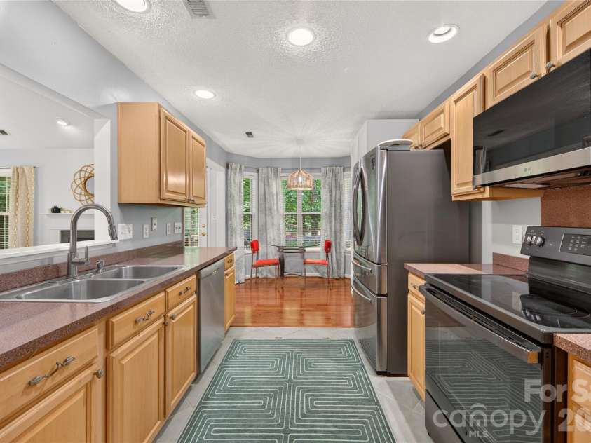 8121 Poplar Grove Circle, Waxhaw, NC 28173.  MLS# CAR4394015, YatesRealty ID 38578. 