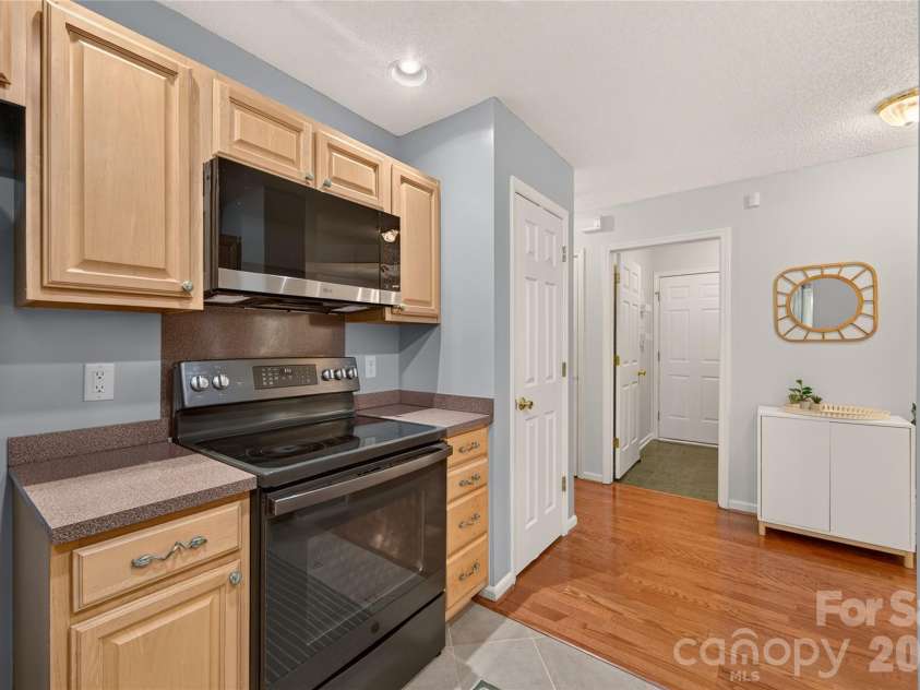 8121 Poplar Grove Circle, Waxhaw, NC 28173.  MLS# CAR4394015, YatesRealty ID 38578. 