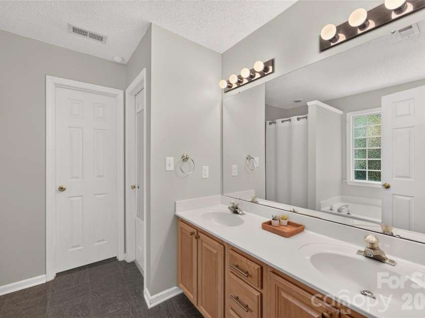 8121 Poplar Grove Circle, Waxhaw, NC 28173.  MLS# CAR4394015, YatesRealty ID 38578. 