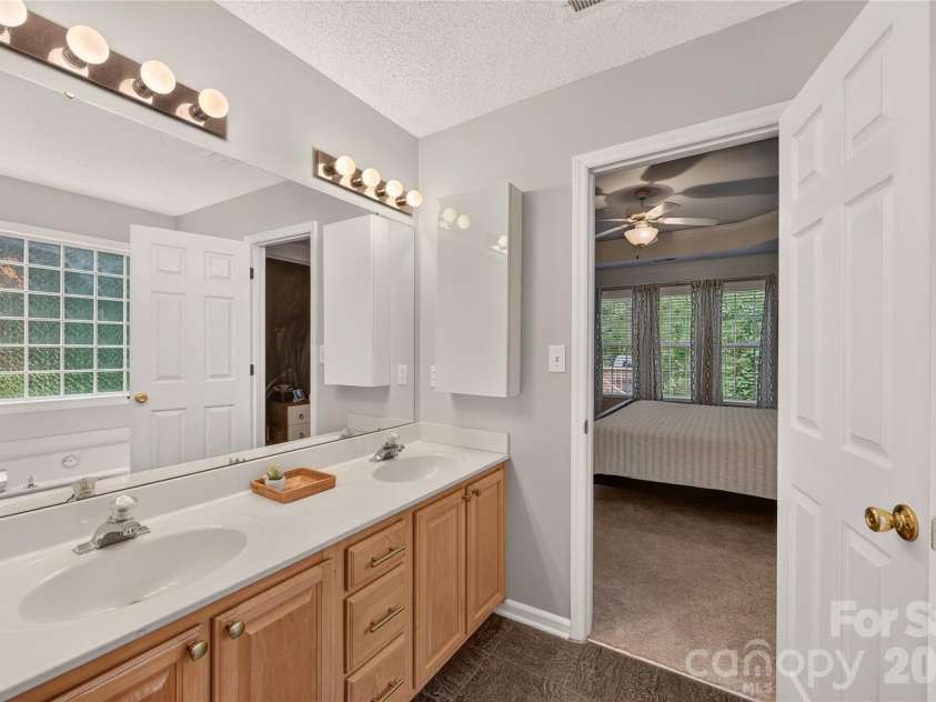 8121 Poplar Grove Circle, Waxhaw, NC 28173.  MLS# CAR4394015, YatesRealty ID 38578. 