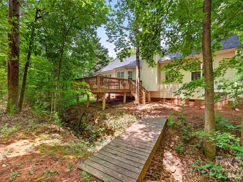 8121 Poplar Grove Circle, Waxhaw, NC 28173.  MLS# CAR4394015, YatesRealty ID 38578. 