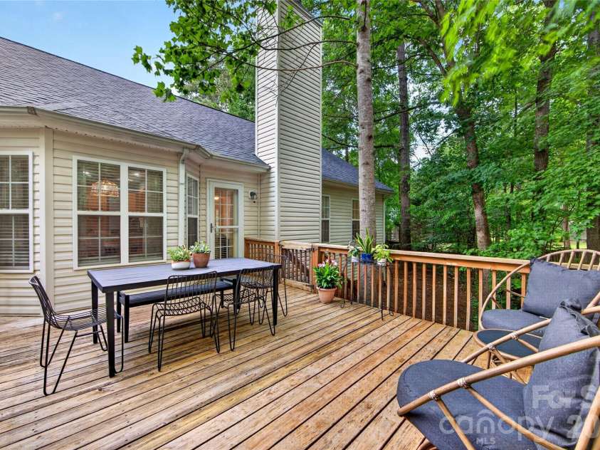 8121 Poplar Grove Circle, Waxhaw, NC 28173.  MLS# CAR4394015, YatesRealty ID 38578. 