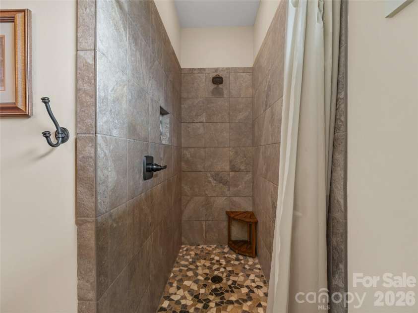 197 Arlys Lane, Tryon, NC 28782.  MLS# CAR4404993, YatesRealty ID 38579. 