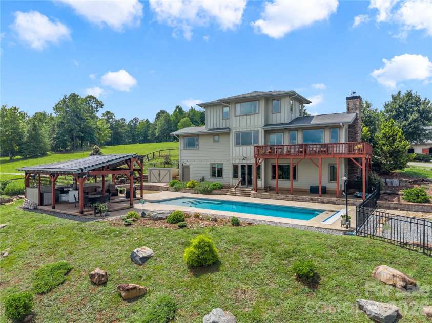 197 Arlys Lane, Tryon, NC 28782.  MLS# CAR4404993, YatesRealty ID 38579. 