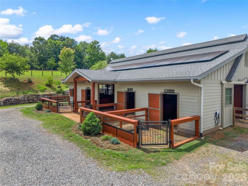 197 Arlys Lane, Tryon, NC 28782.  MLS# CAR4404993, YatesRealty ID 38579. 