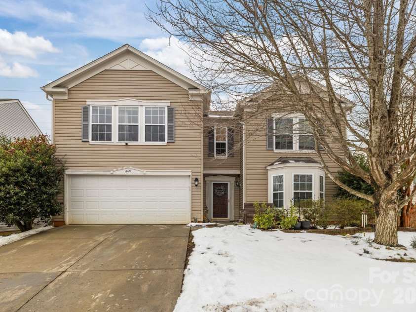 6127 Blue Ash Lane, Charlotte, NC 28215.  MLS# CAR4343878, YatesRealty ID 3858. 