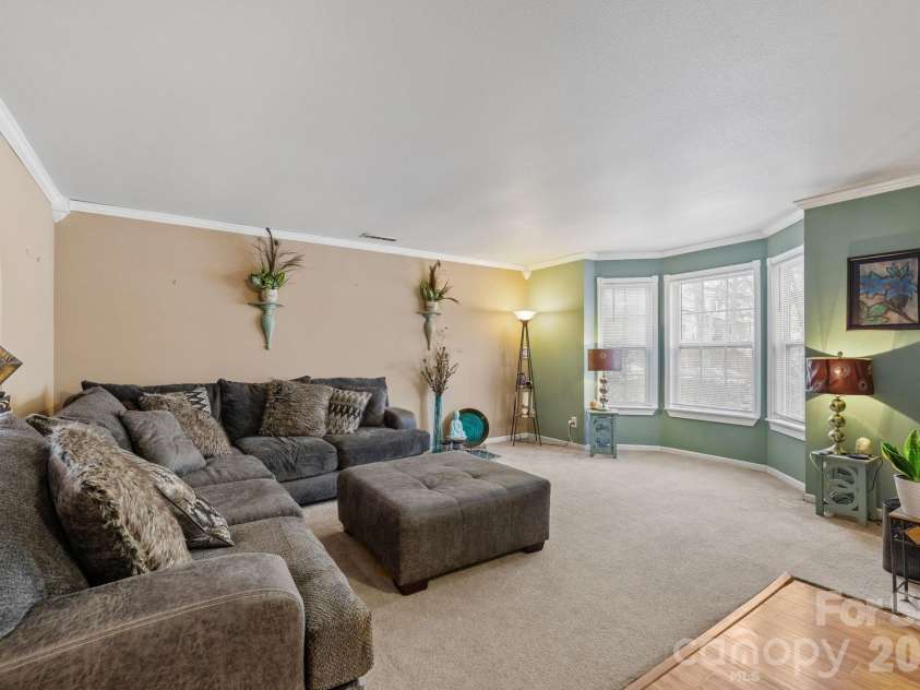 6127 Blue Ash Lane, Charlotte, NC 28215.  MLS# CAR4343878, YatesRealty ID 3858. 