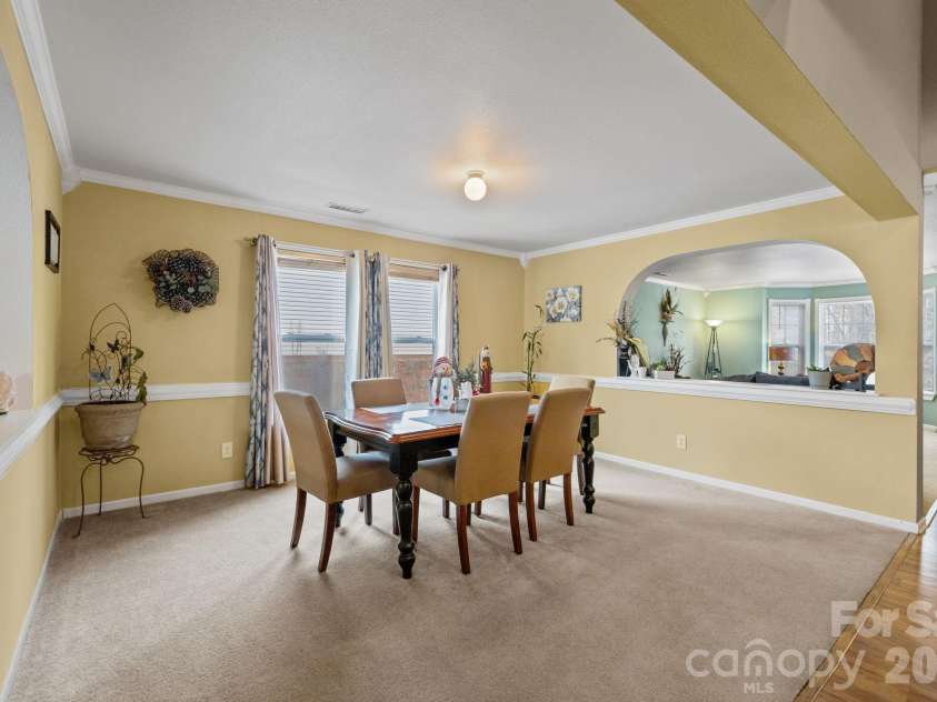 6127 Blue Ash Lane, Charlotte, NC 28215.  MLS# CAR4343878, YatesRealty ID 3858. 