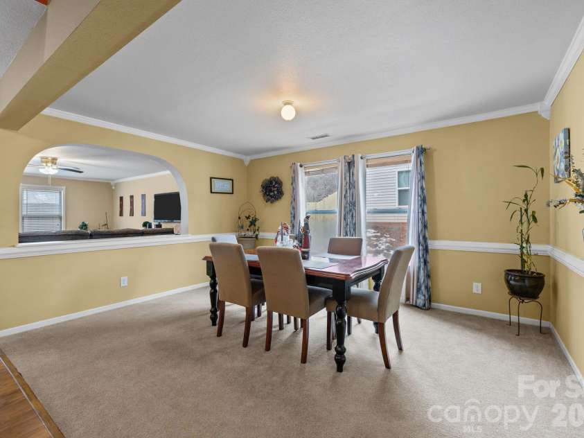 6127 Blue Ash Lane, Charlotte, NC 28215.  MLS# CAR4343878, YatesRealty ID 3858. 