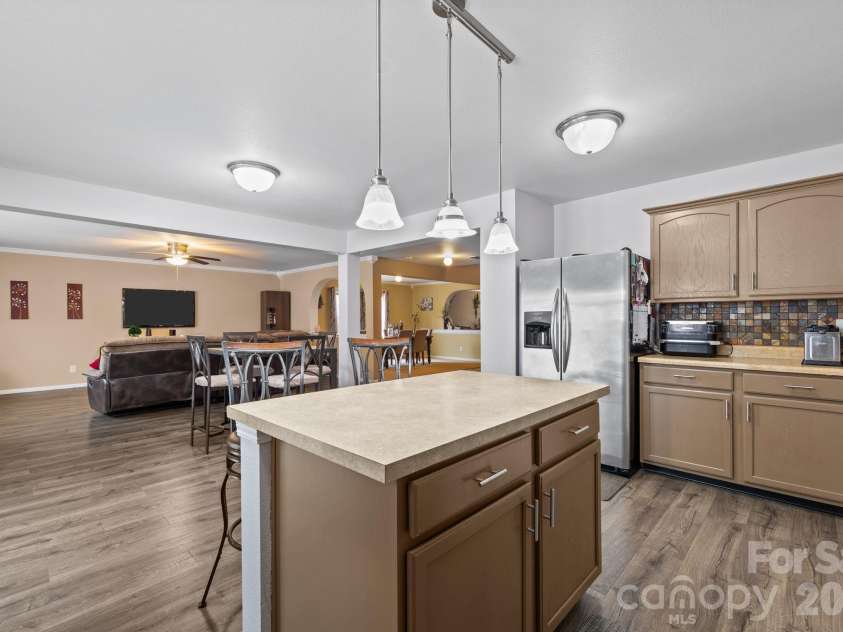 6127 Blue Ash Lane, Charlotte, NC 28215.  MLS# CAR4343878, YatesRealty ID 3858. 