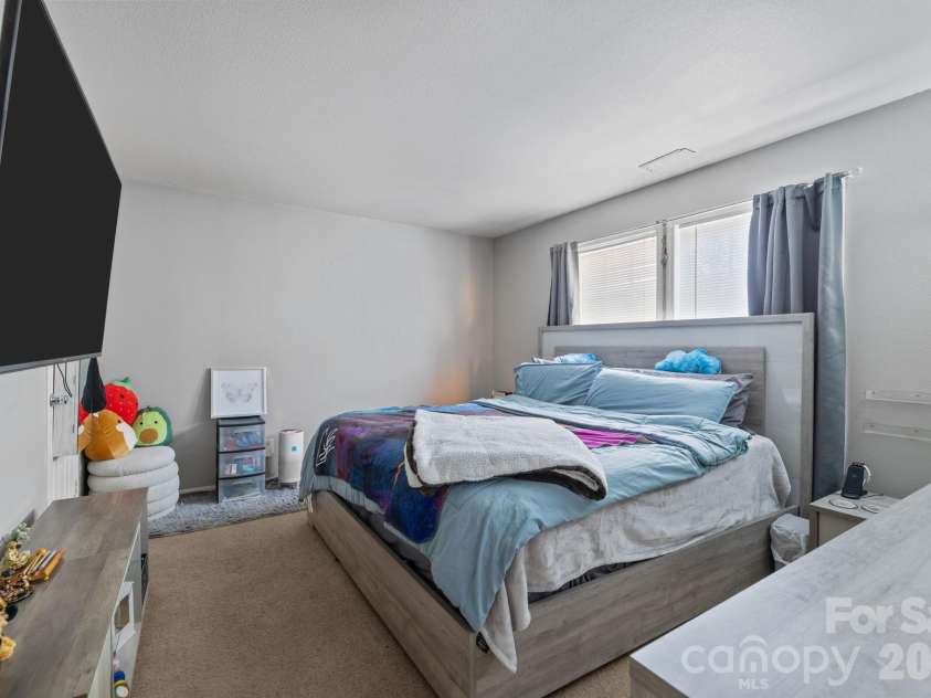 6127 Blue Ash Lane, Charlotte, NC 28215.  MLS# CAR4343878, YatesRealty ID 3858. 